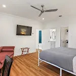 Luxury New 3Bd Home With Parking And Private Yard