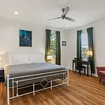 Luxury New 3Bd Home With Parking And Private Yard