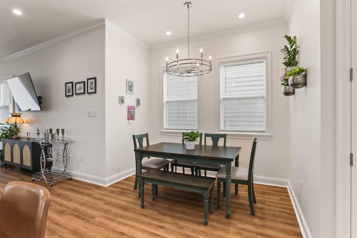 Luxury New 3bd With Parking And Private Yard Holiday home