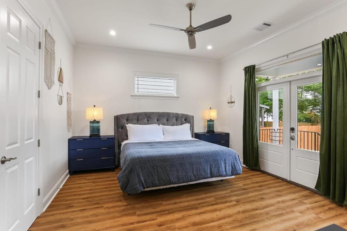 Holiday home Luxury New 3bd With Parking And Private Yard *