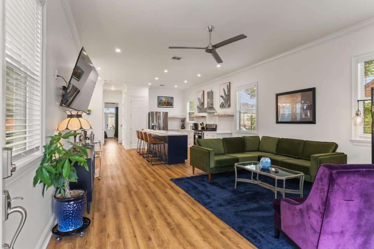 Luxury New 3bd With Parking And Private Yard Holiday home