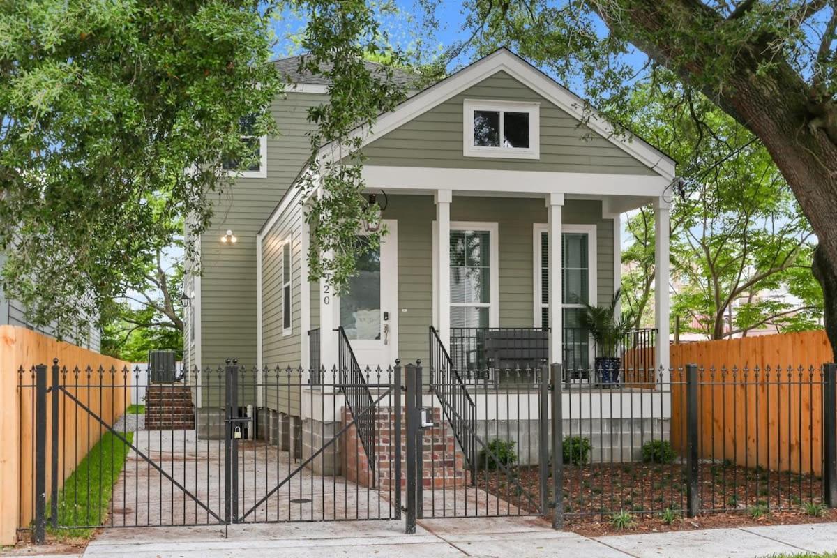 Luxury New 3bd With Parking And Private Yard Holiday home *